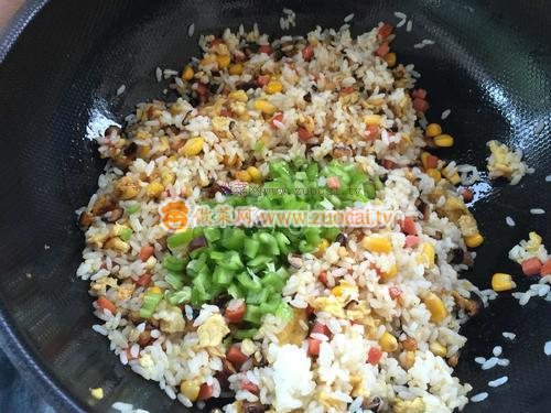 什錦炒飯的做法