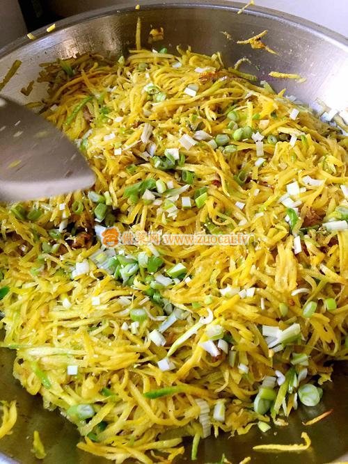 蕎面黃蘿卜蒸餃的做法