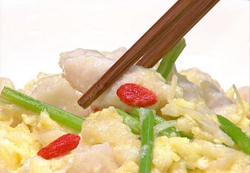 軟嫩細滑的滑蛋魚條怎么做？