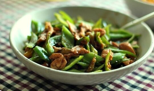 快手下飯菜甜椒雞胸肉怎么做？