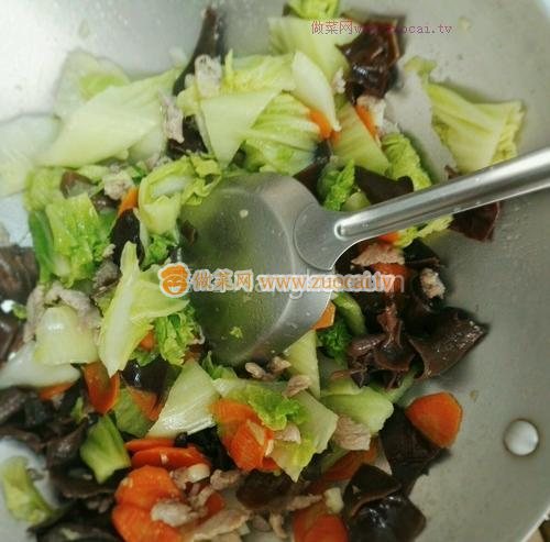 胡蘿卜炒白菜的做法