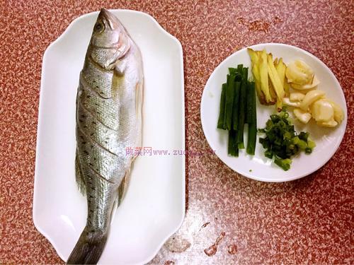 清蒸海鱸魚(yú)的做法