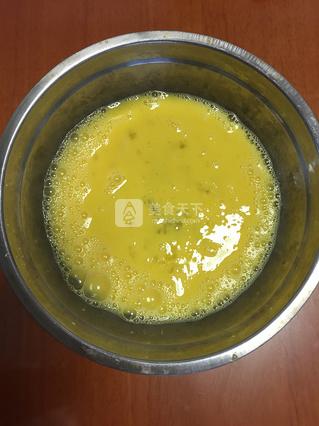 藍(lán)莓布丁的做法步驟：2