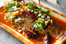 東北醬燜鯽魚(yú)的做法