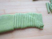 芹菜葉手搟面的做法步驟9