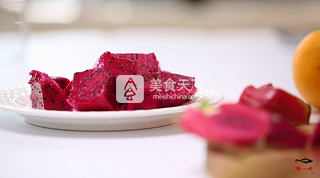 每個(gè)人的心中都有一杯水果酸奶杯的做法步驟：2