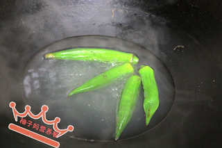 秋葵厚蛋燒的做法步驟：1