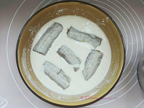 脆皮干炸帶魚的做法
