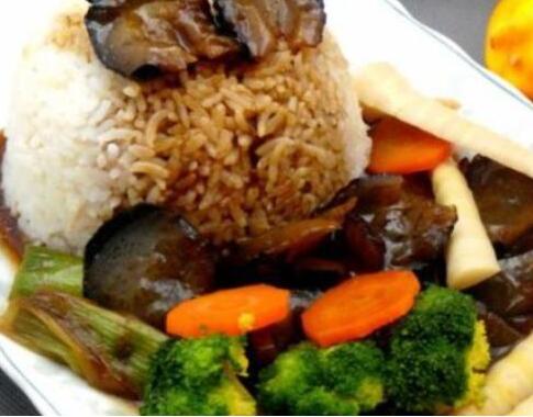 營養(yǎng)均衡的海參泡飯?jiān)趺醋觯?/ data-TA8M=