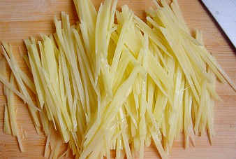 教新手怎樣切土豆絲又快又細(xì)又好看