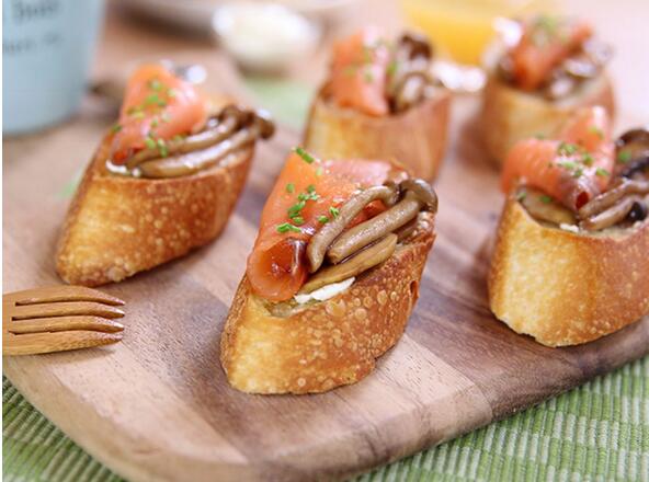 煙三文魚香菇多士怎么做？