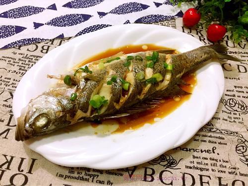 清蒸海鱸魚(yú)的做法