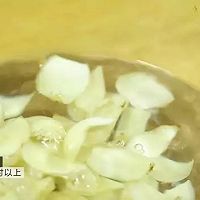 【微體兔菜譜】清熱解暑的夏日圣品丨綠豆百合飲的做法圖解2