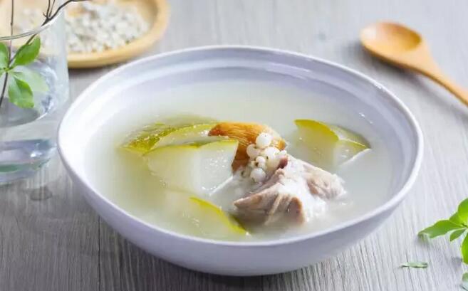 潤肺補水的冬瓜薏米豬腱湯怎么做？