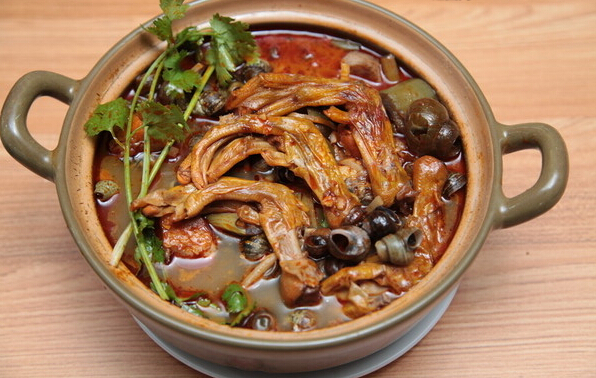 怎么做田螺鴨腳煲？