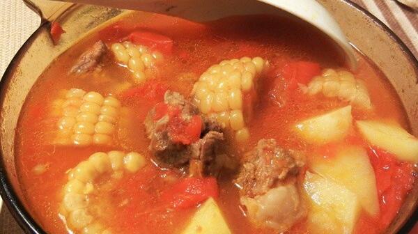補鈣又營養(yǎng)的番茄玉米土豆排骨湯怎么做？