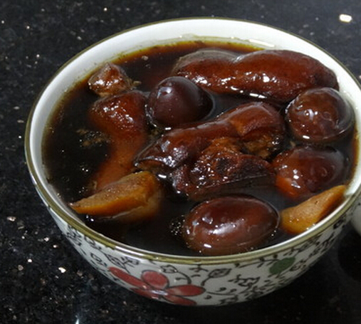 豬腳鵪鶉蛋煲姜醋？