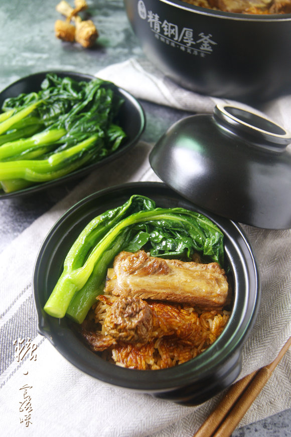 不需要技術(shù)含量的【姬松茸排骨煲仔飯】