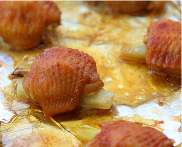 色澤金黃的雞翅包金針菇怎么做？