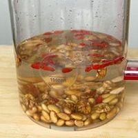 枸杞核桃豆?jié){的做法圖解2
