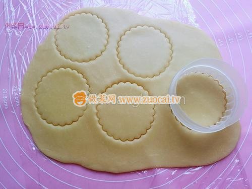 草莓醬夾心編織餅干的做法