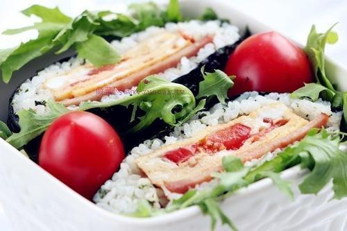 海苔飯團便當?shù)淖龇?/ data-XFlq=