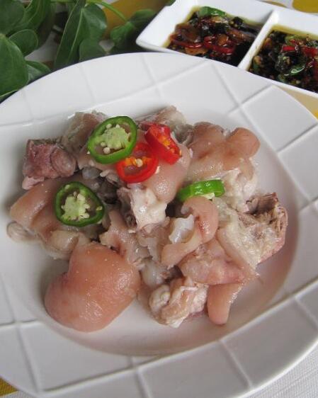 湯鮮肉嫩的白水豬蹄怎么做？