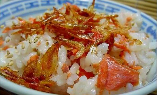 怎么做三文魚拌飯?