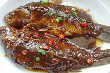 東北醬燜鯽魚(yú)的做法