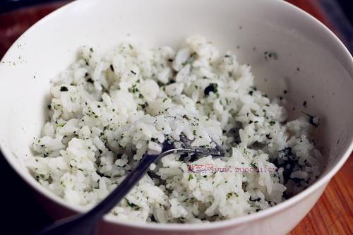 海苔飯團便當?shù)淖龇?/ data-iCsO=