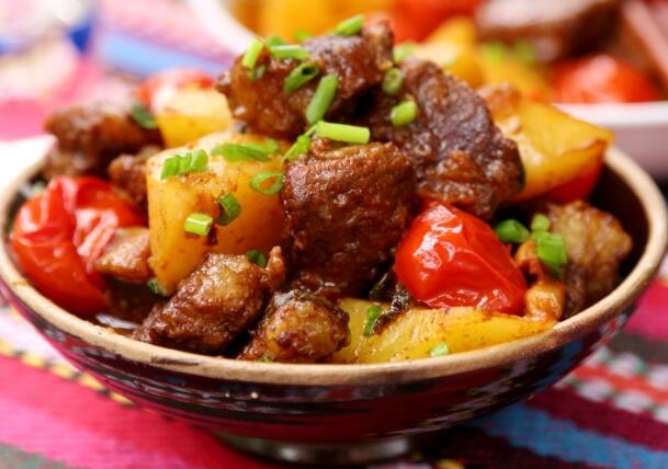 砂鍋土豆燒牛肉怎么做？