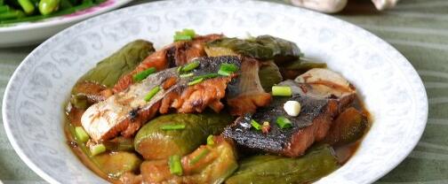 鮮香美味的馬鮫魚(yú)蒸茄子怎么做？