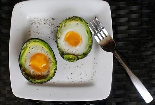 新吃法之牛油果焗蛋怎么做？