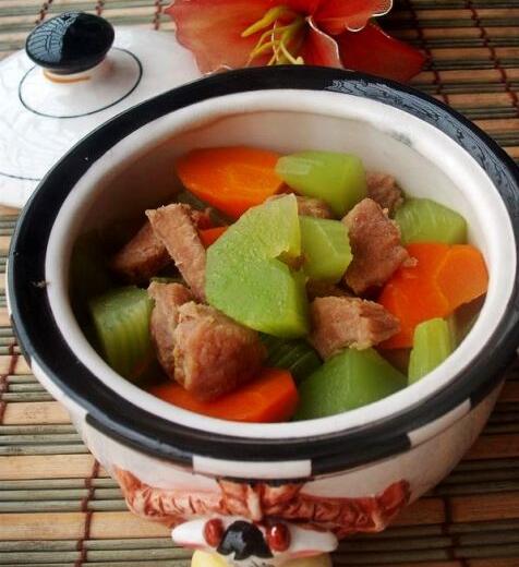 怎么做牛腩燉萵筍？
