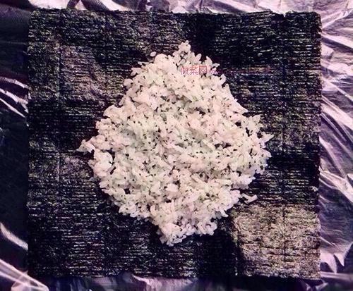 海苔飯團便當?shù)淖龇?/ data-a215=