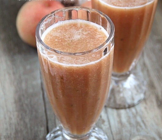 黃瓜鮮桃圣女果混合果汁做法       