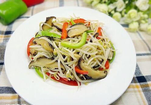 混搭美味香菇炒豆芽怎么做？