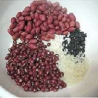 四紅補(bǔ)血養(yǎng)顏粥的做法圖解1