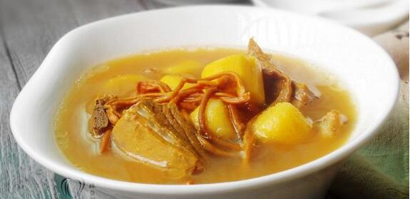 美味養(yǎng)生的的蟲草花山藥燉羊肉湯怎么做？