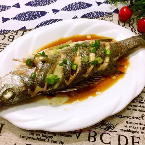 清蒸海鱸魚(yú)的做法