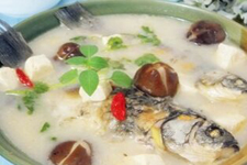 清燉鯽魚(yú)湯的做法