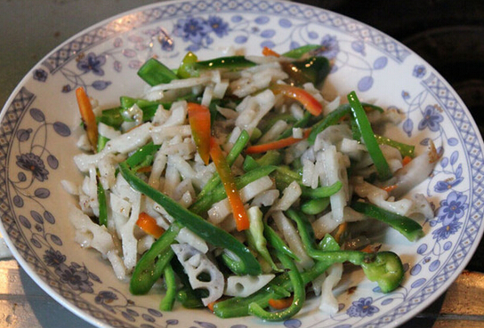 如何做青椒藕絲?