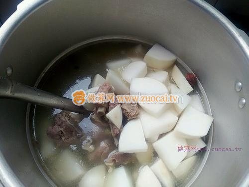 排骨蘿卜湯的做法
