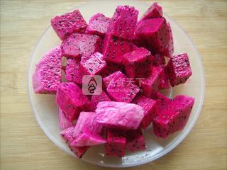 火龍果酸奶棒冰的做法步驟:2