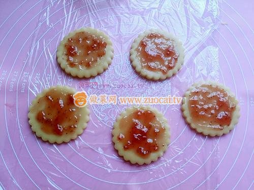 草莓醬夾心編織餅干的做法