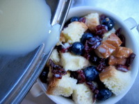 藍(lán)莓蔓越莓面包布丁步驟7