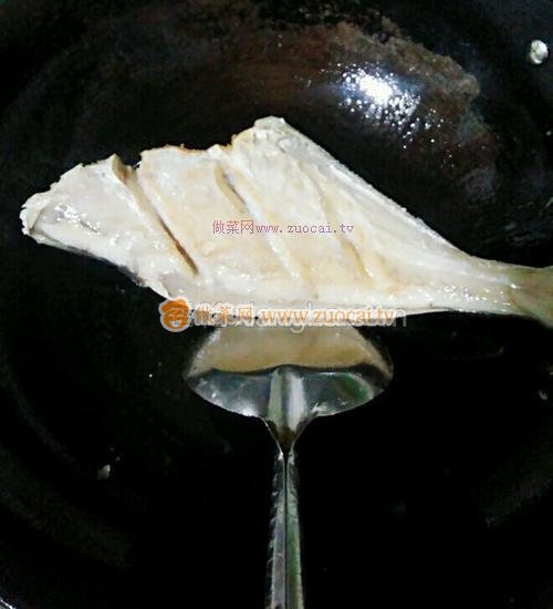 紅燒剝皮魚(yú)的做法