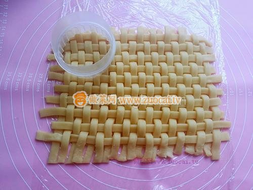 草莓醬夾心編織餅干的做法