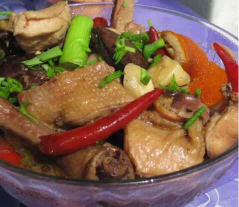 清香不膩人香菇燉臘雞怎么做？