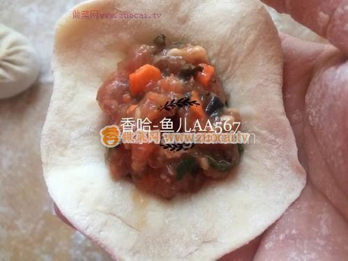 牛肉胡蘿卜木耳包子的做法